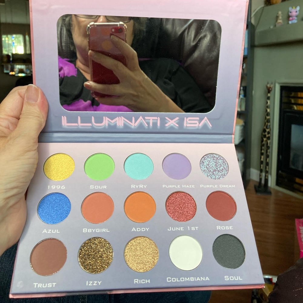 Illuminatixisa Glam Palette by Isabel Bedoya. NEW!